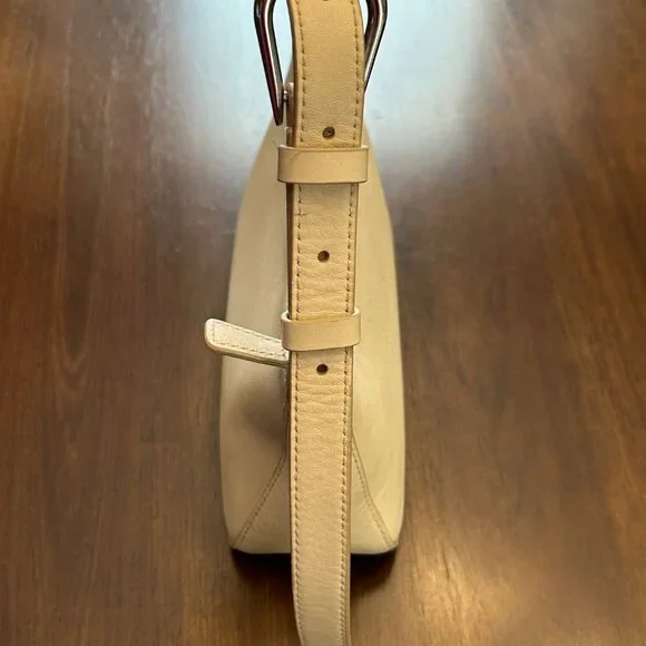 Madewell The Sculptural-Buckle Shoulder Bag Ecru Color - Picture 16 of 16